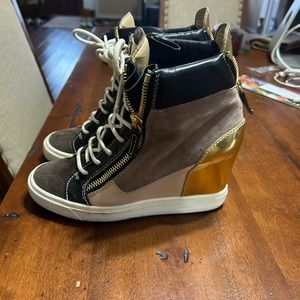 Suede Giuseppe wedges. They smooth and there in good condition